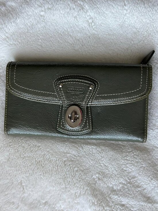 Stunning Classic Green Coach Leather Wallet With Pink Interior - Picture 1 of 4